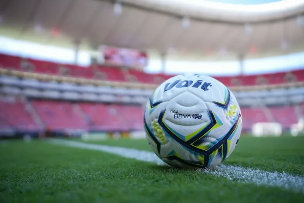 La Comisión Nacional Antimonopolios inició investigación contra el futbol mexicano.