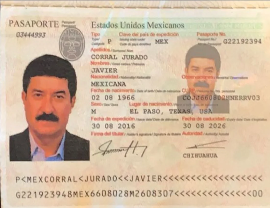 El pasaporte mexicano de Javier Corrral constrasta con su lugar de nacimiento: El Paso, Texas.