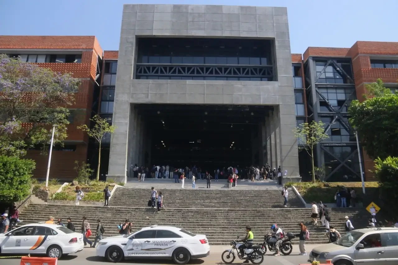 Los 19 estudiantes extranjeros decidieron quedarse en la UAEM pese al feminicidio de Claudia Tacoronte.