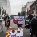 Exigen justicia para fotoreporteros que fallecieron en Axe Ceremonia 2025.