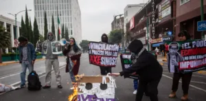 Exigen justicia para fotoreporteros que fallecieron en Axe Ceremonia 2025.
