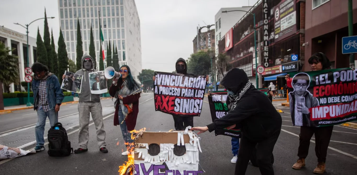 Exigen justicia para fotoreporteros que fallecieron en Axe Ceremonia 2025.