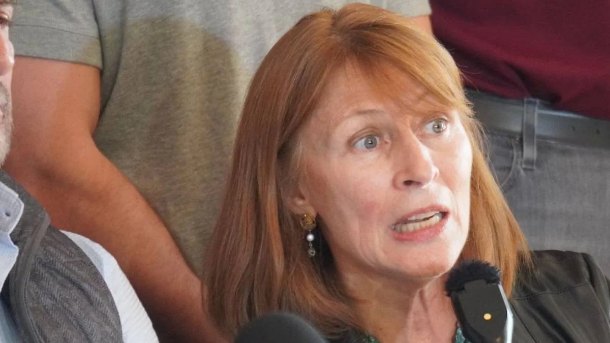 Tatiana Clouthier continúa sus reclamos contra Clara Luz Flores.