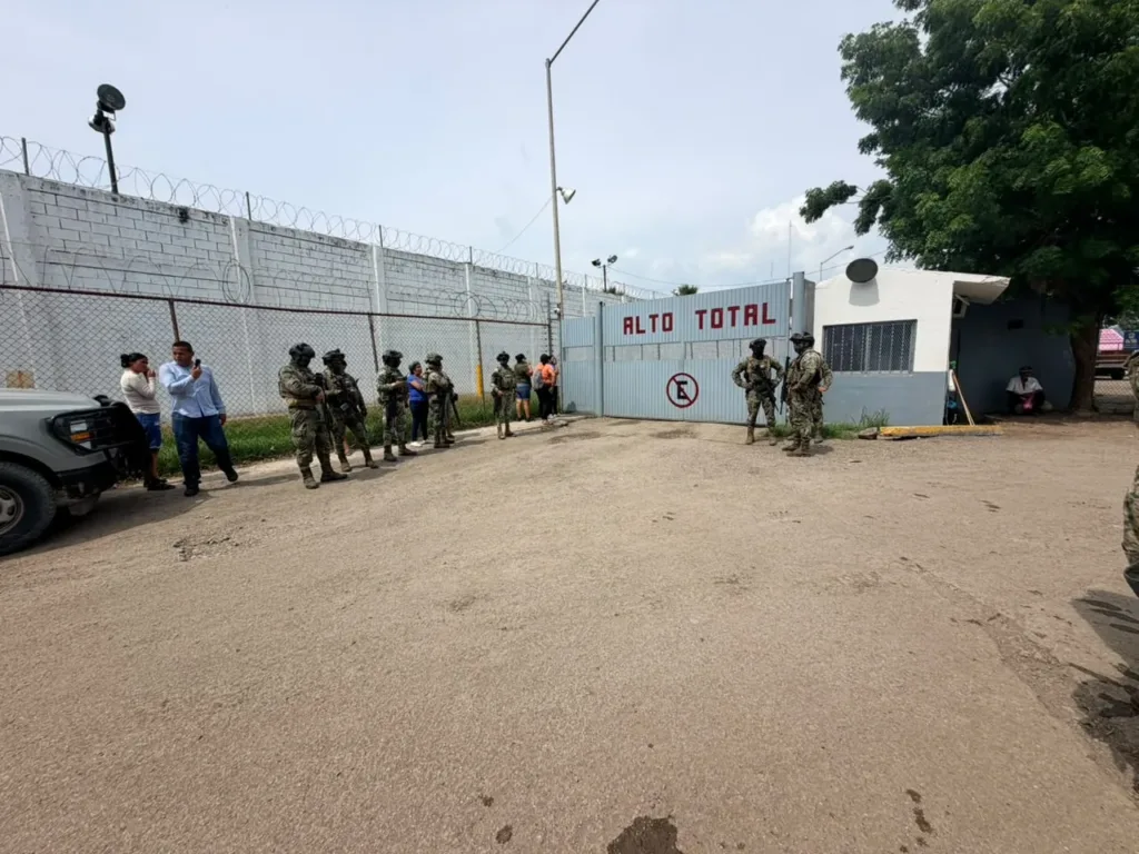 Reportan motín en el penal de El Castillo en Mazatlán, Sinaloa.