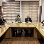 Zoé Robledo inició negociaciones con el Sindicato del IMSS sobre el incremento salarial.