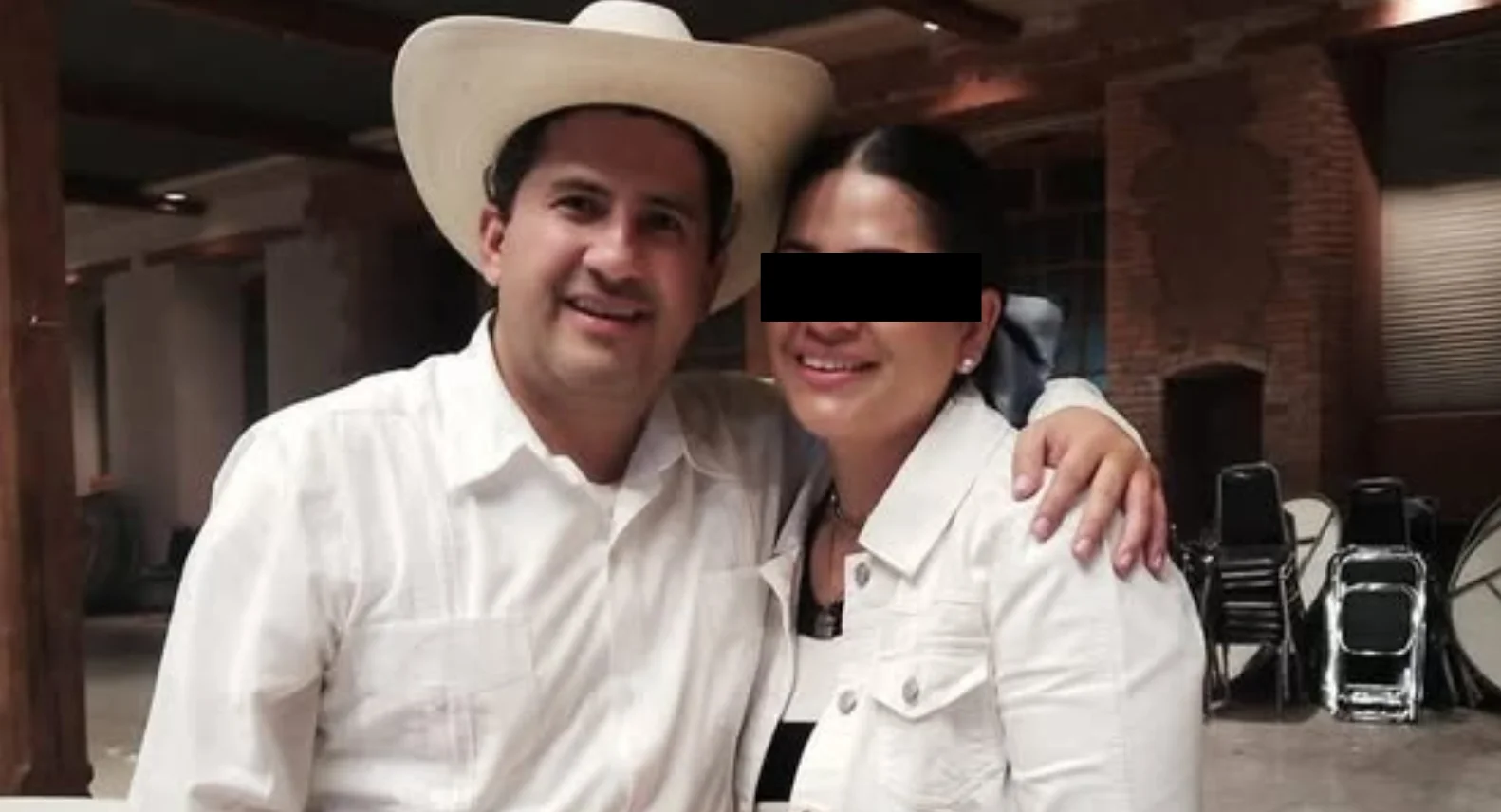 Fue detenida Rosa Alejandra Vargas, aquí junto a Carlos Manzo.